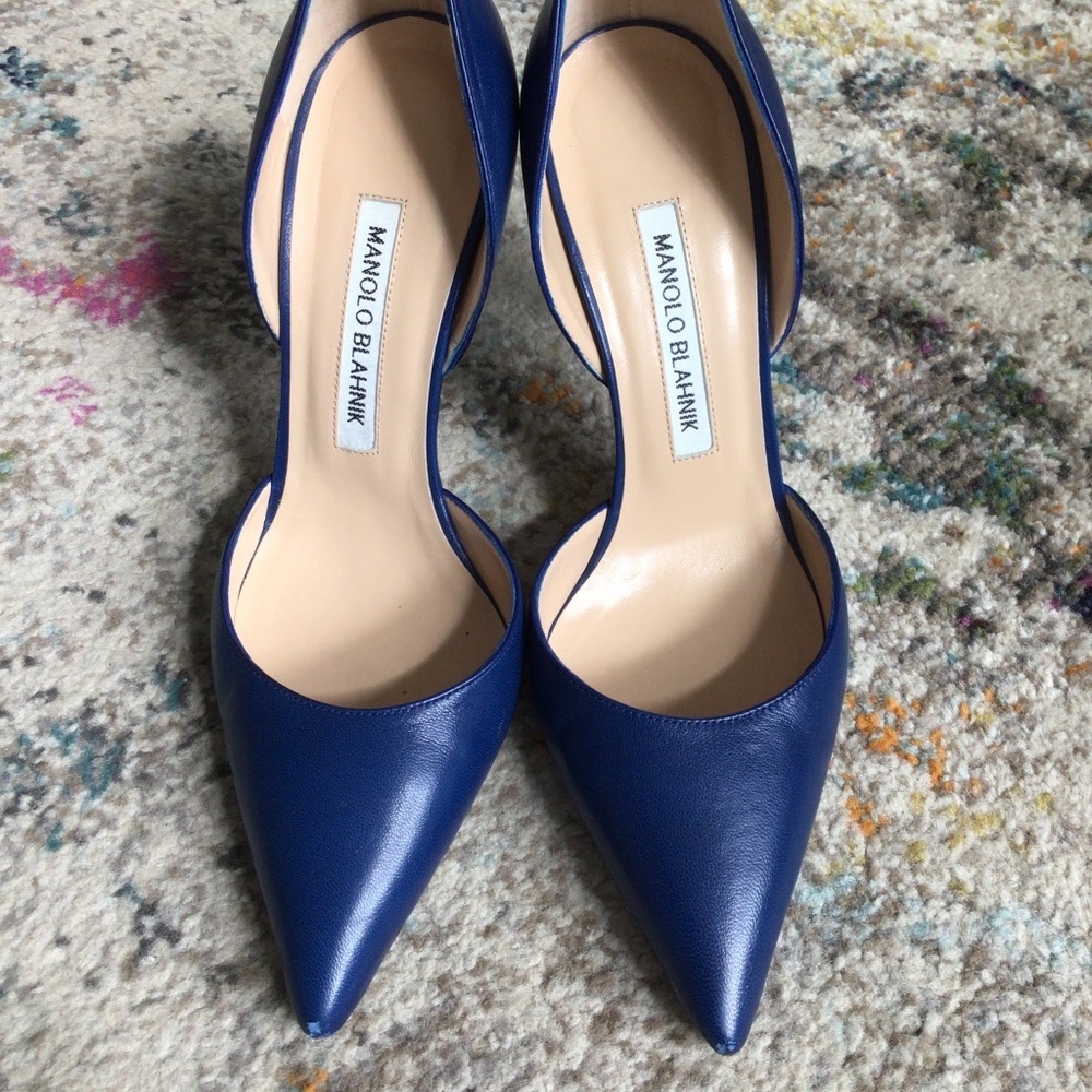 SOLD Manolo Blahnik Blue Leather Pumps 💙